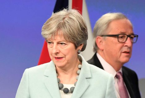 May y Juncker alcanzan un acuerdo sobre las condiciones del Brexit