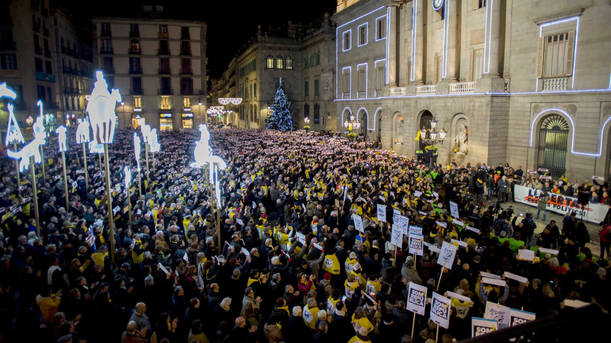 Miles de personas piden en Barcelona la liberación de los independentistas encarcelados