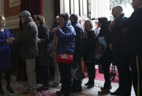 Numerosas personas visitan el Congreso de los Diputados con motivo de las Jornadas de Puertas Abiertas