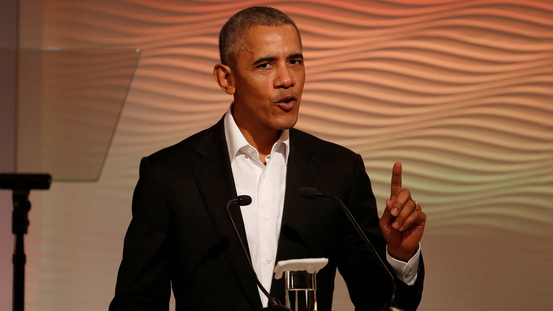 Obama aconseja a los políticos "pensar antes de tuitear"