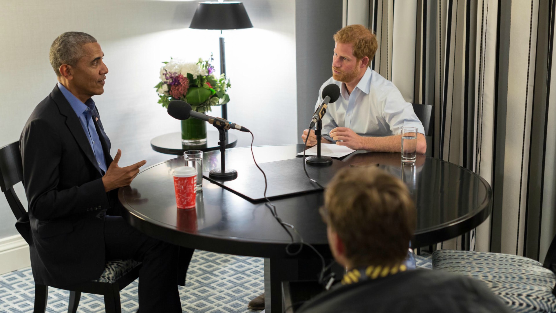Obama advierte del peligro de las redes sociales en una entrevista con el príncipe Harry
