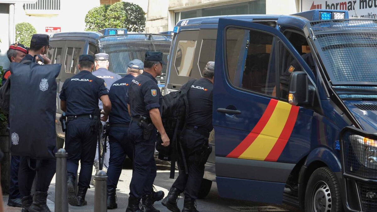 Detenidos dos ediles de la CUP en Reus por no acudir a declarar por un delito de odio