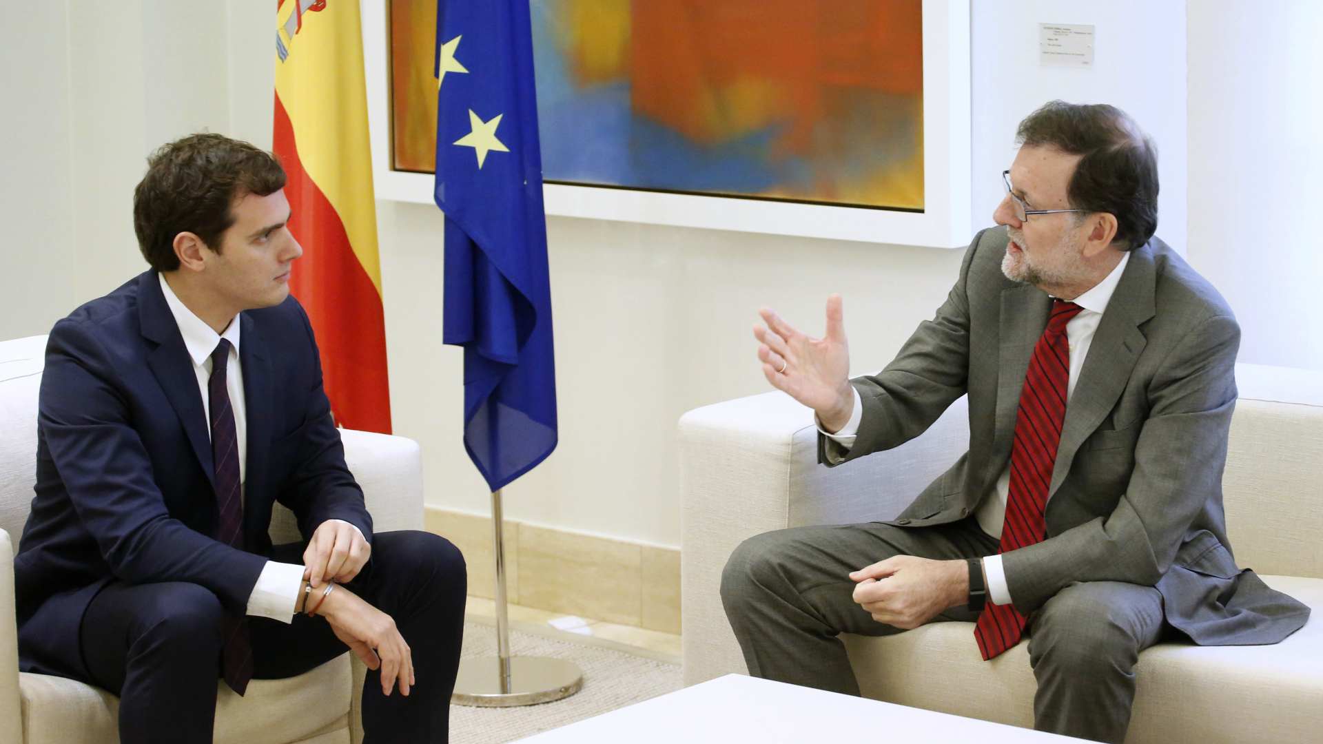 Rajoy y Rivera se reúnen para abordar la situación en Cataluña tras el 21D