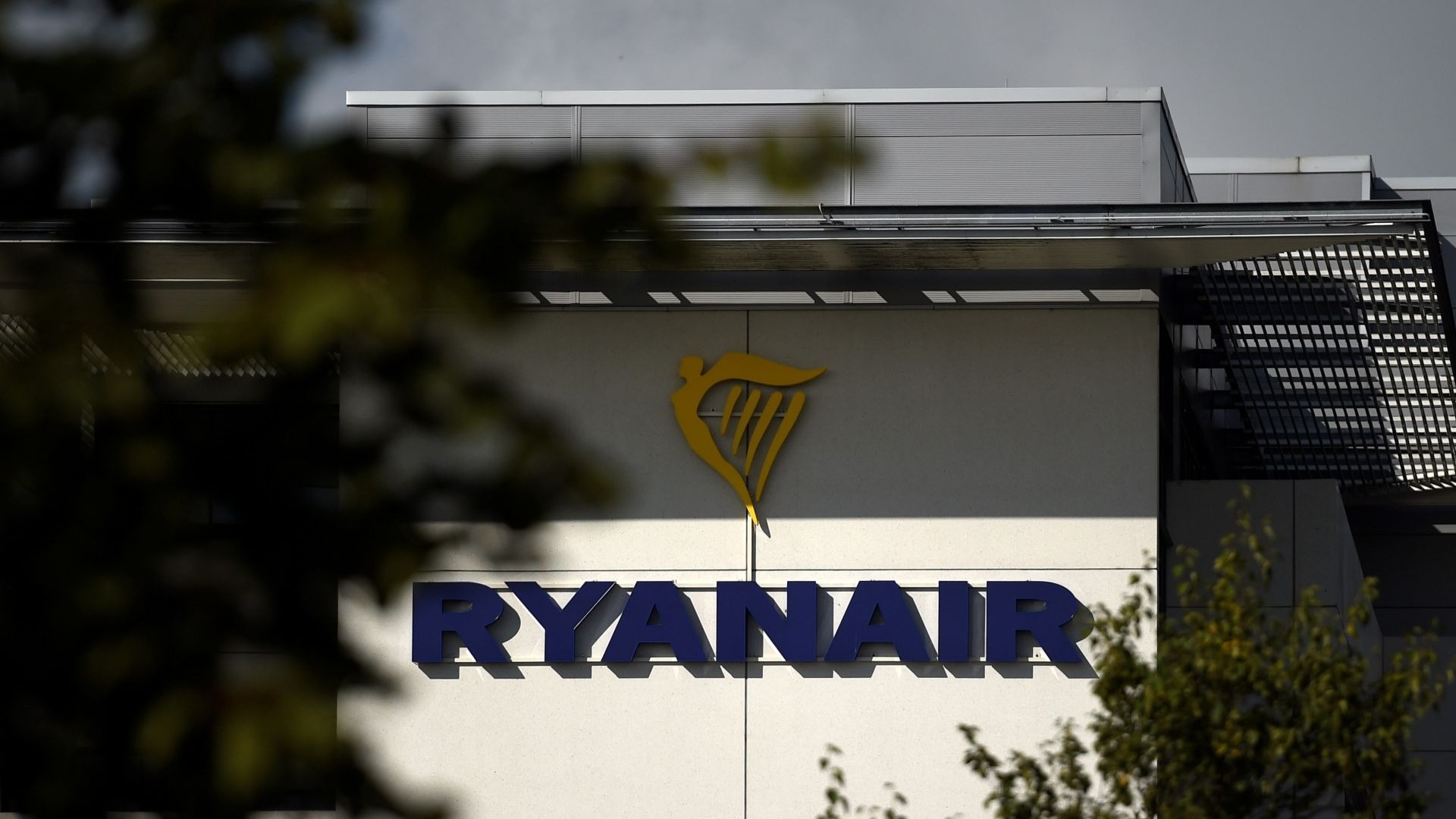 Ryanair reconocerá también a los sindicatos del personal de cabina