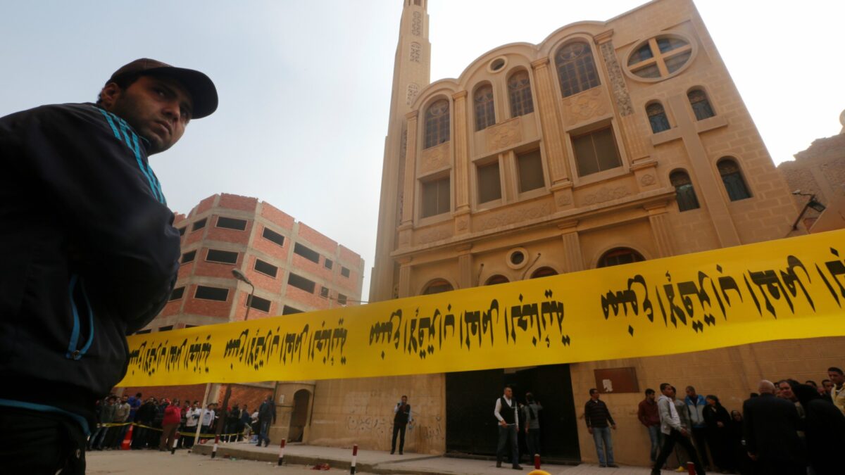 Un ataque armado contra una iglesia en El Cairo causa al menos 10 muertos