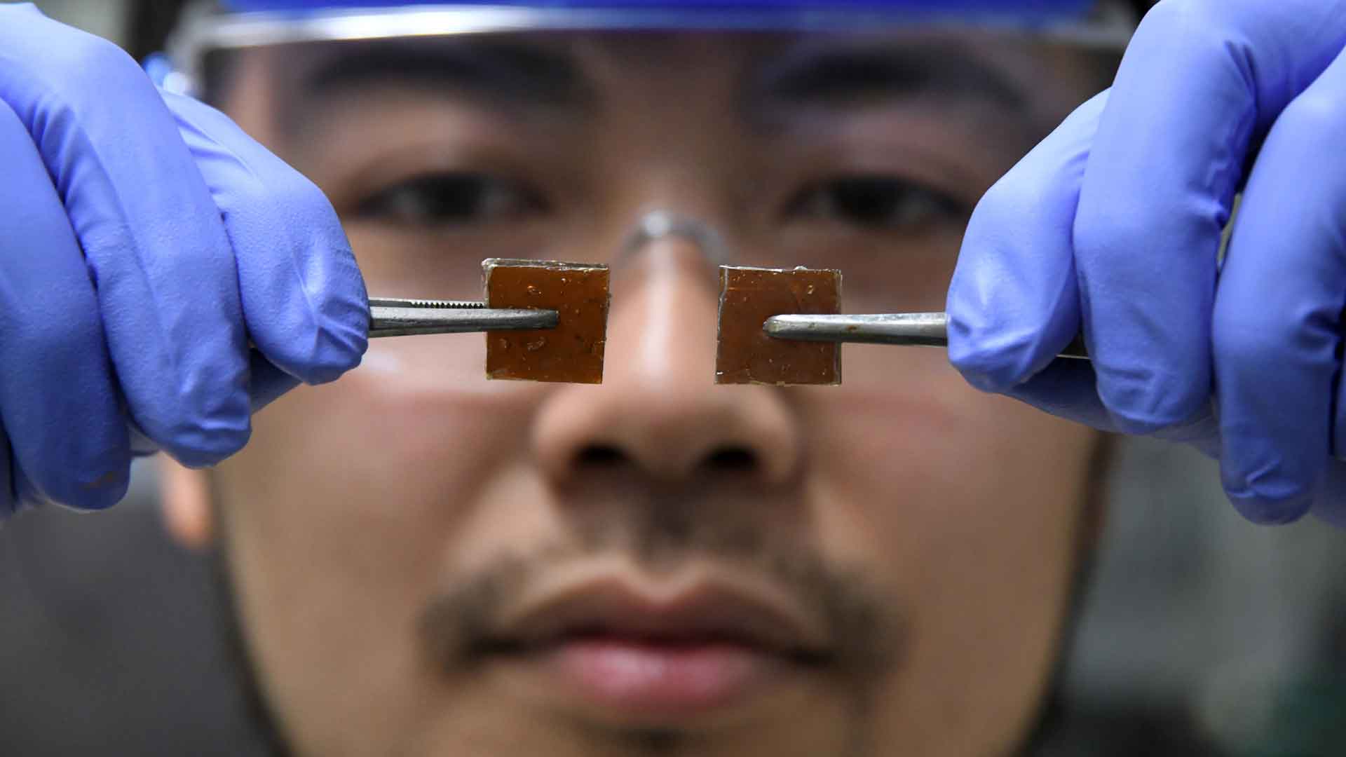 Un científico japonés descubre un vidrio que se autoregenera