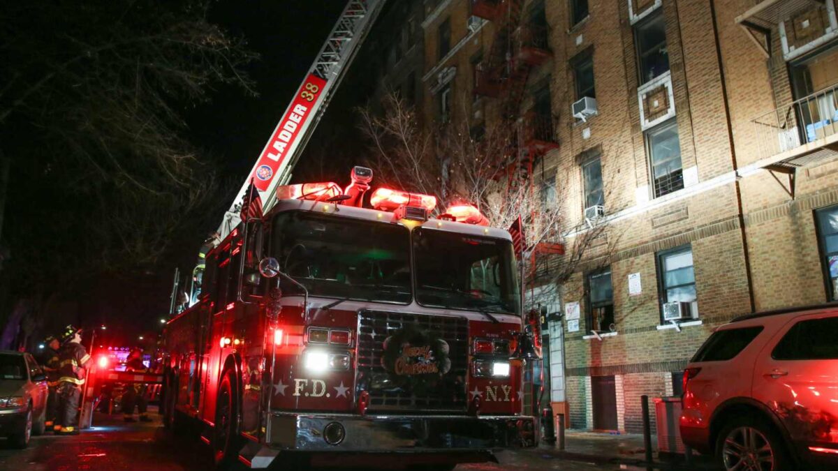 Un incendio en un edificio de Nueva York deja al menos 12 muertos