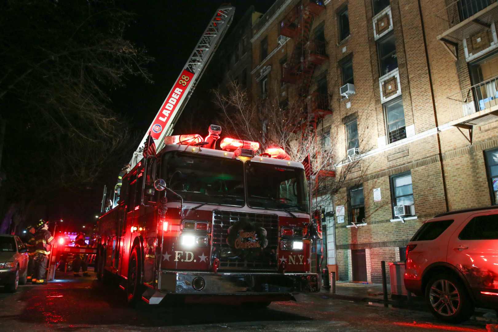 Un incendio en un edificio de Nueva York deja al menos 12 muertos