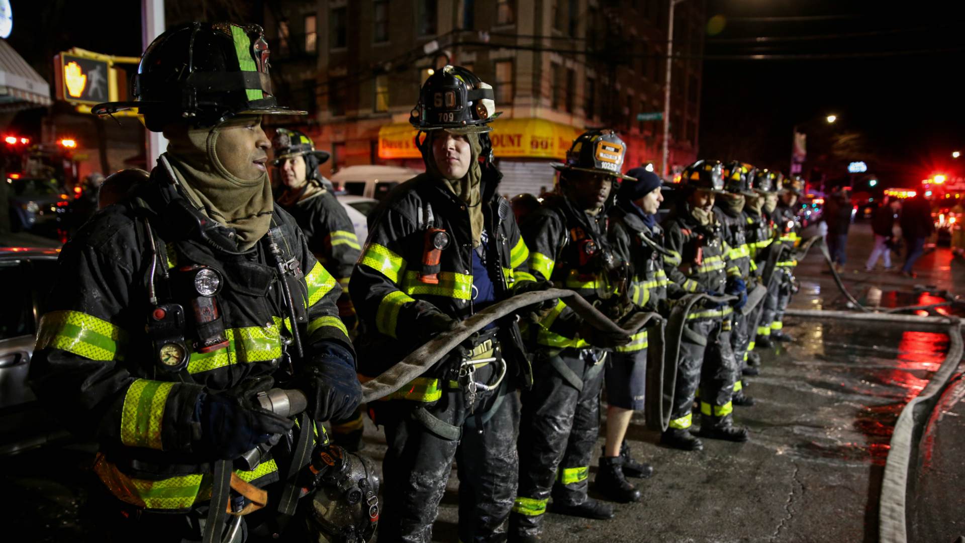 Un niño que jugaba con una estufa provocó el mortal incendio en Nueva York