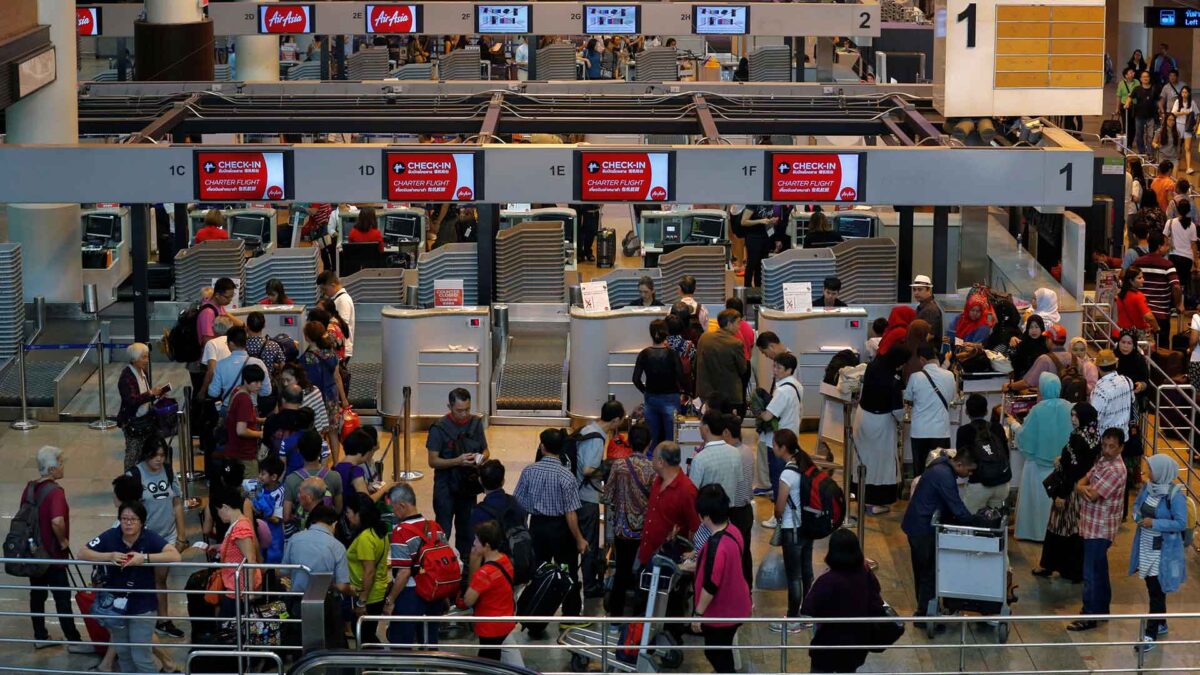 Una familia de Zimbabue que quería viajar a España, bloqueada en un aeropuerto desde hace meses