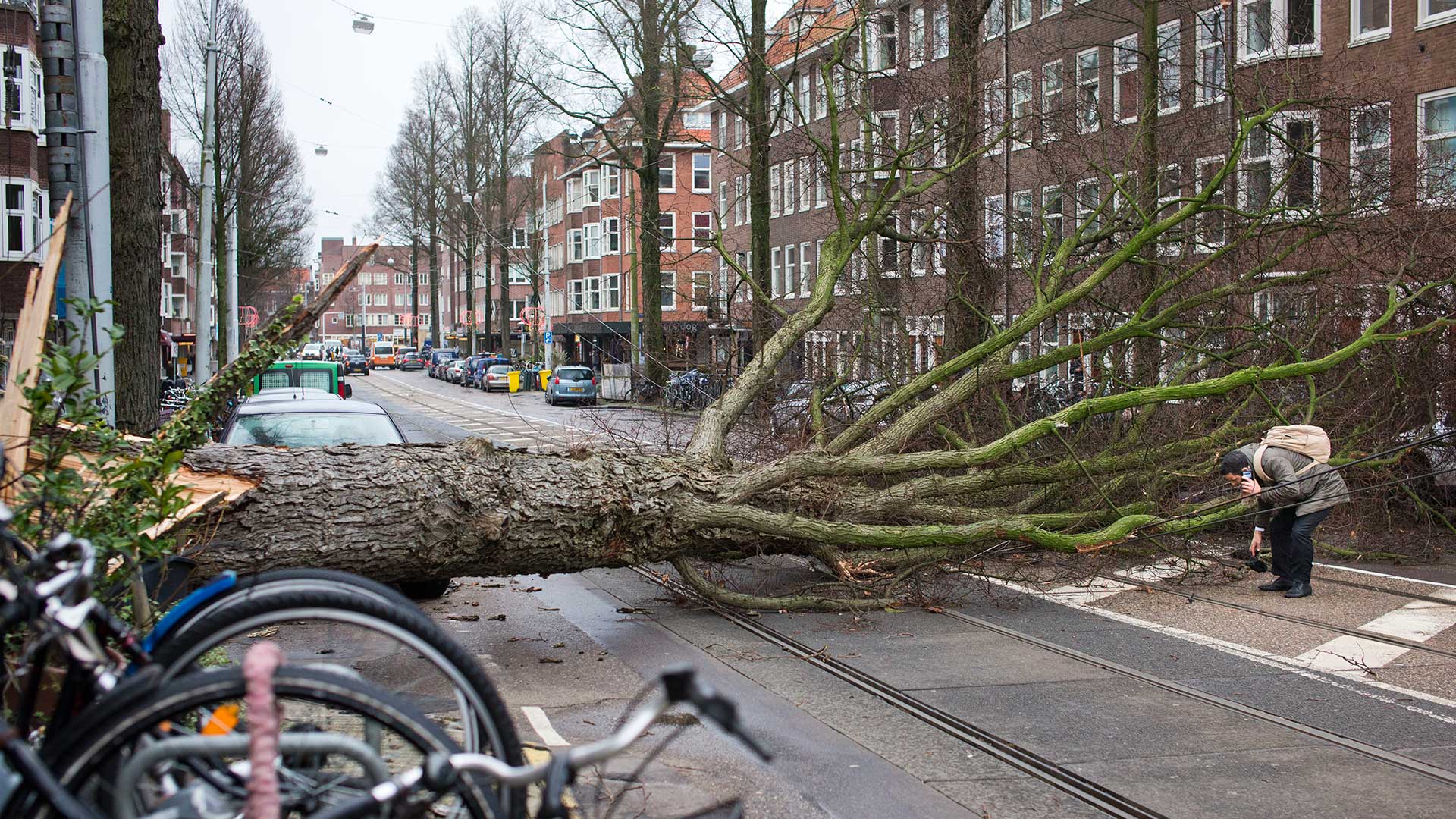Los fuertes vientos dejan al menos tres muertos en Europa