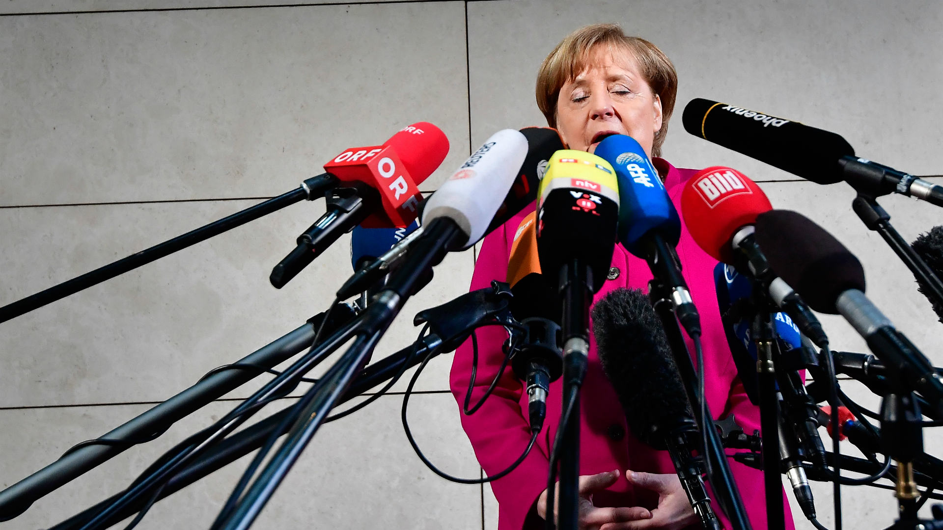 Angela Merkel retoma con «optimismo» la complicada tarea de conformar gobierno