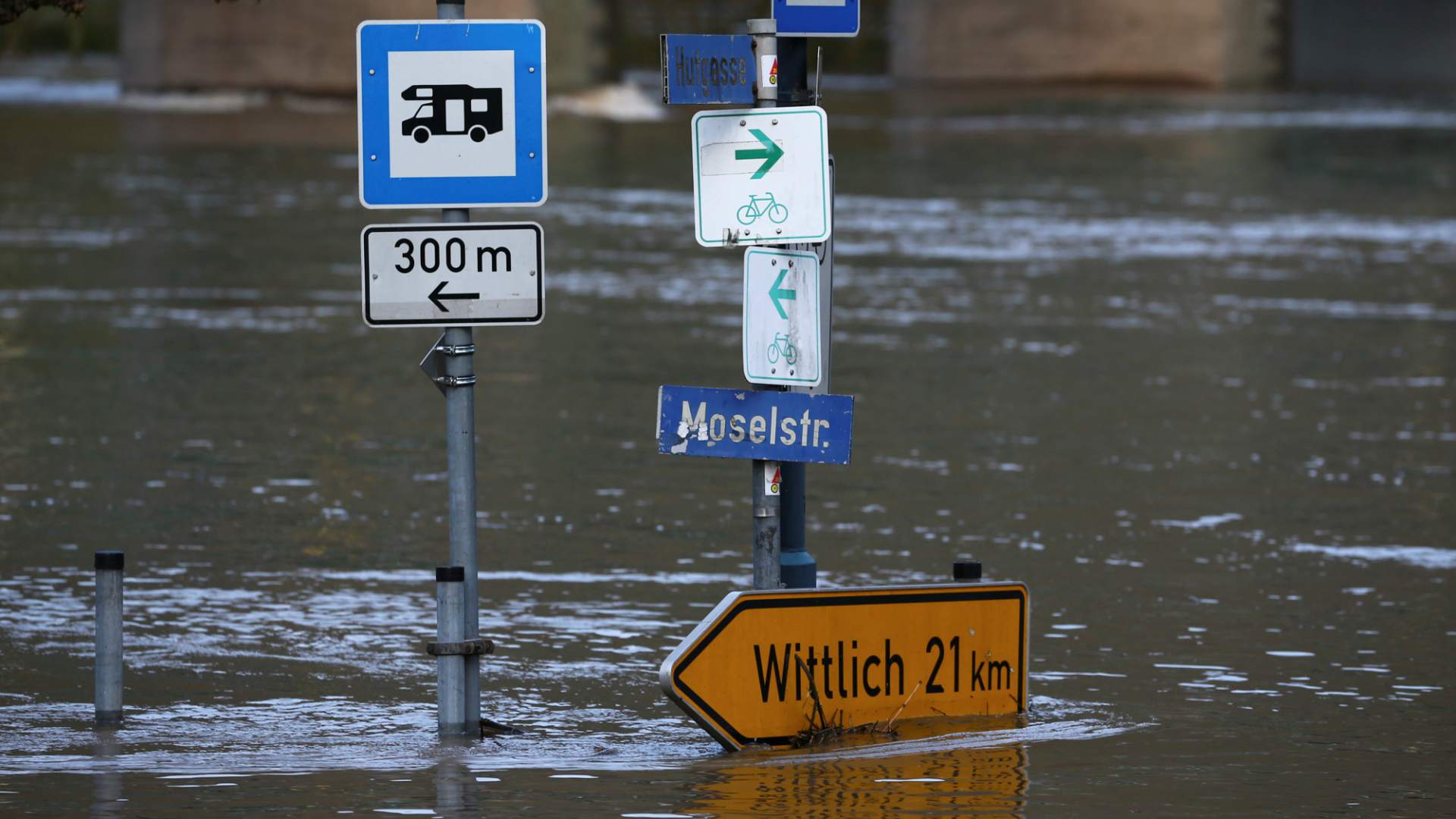 Ascienden a 11 los muertos en el norte de Europa por la tormenta 'Friederike'