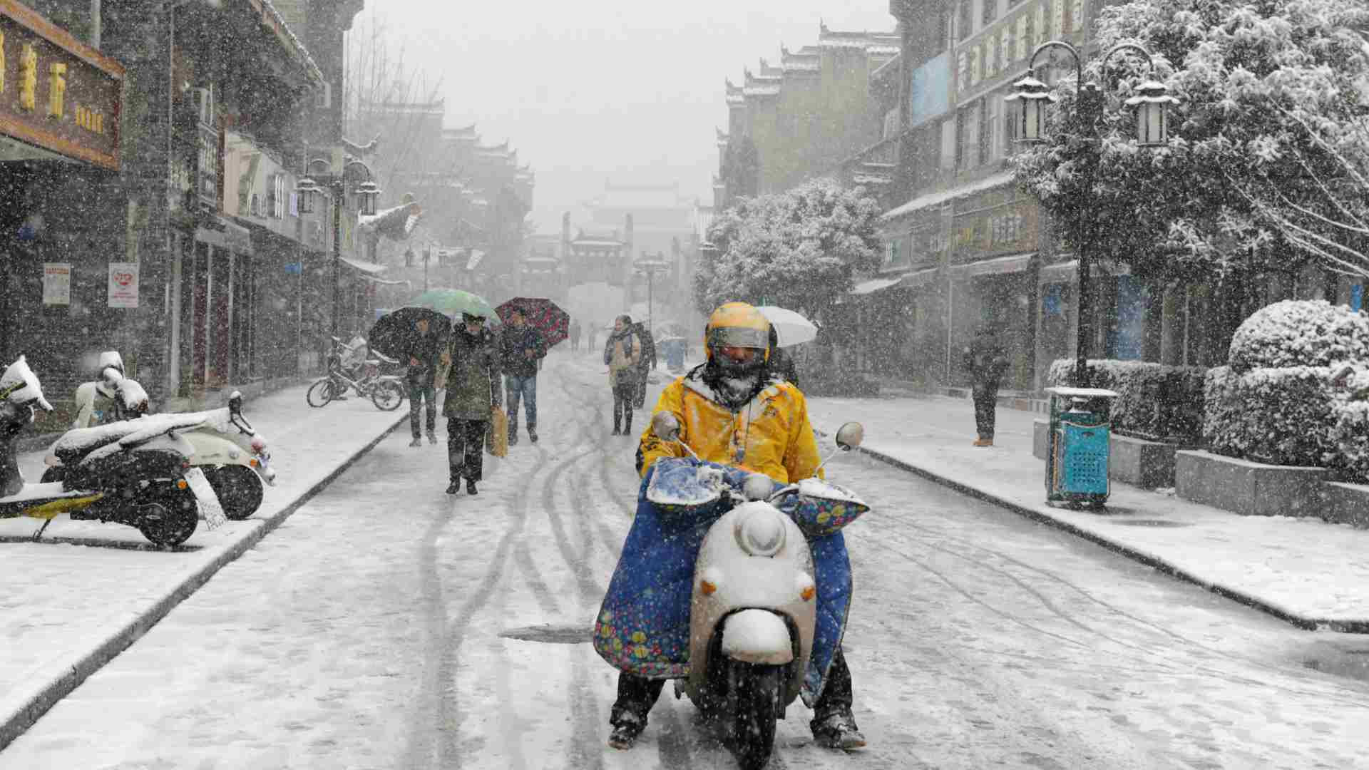 China mantiene la alerta por la tormenta de nieve que ha causado 13 muertos