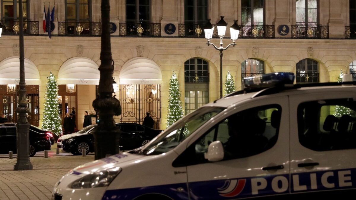 Detenidas tres personas por un atraco a mano armada en el hotel Ritz de París