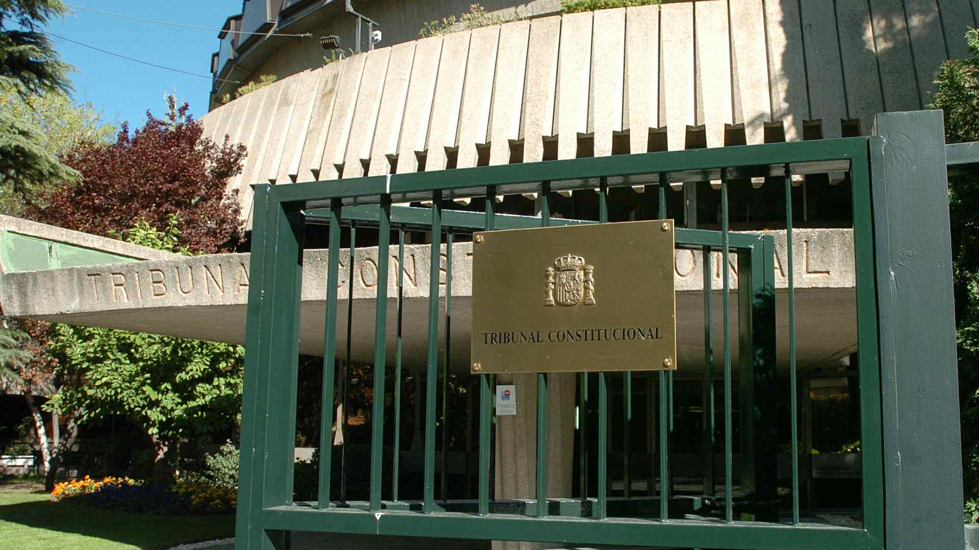El Constitucional acuerda impedir la investidura de Puigdemont si no acude al Parlament