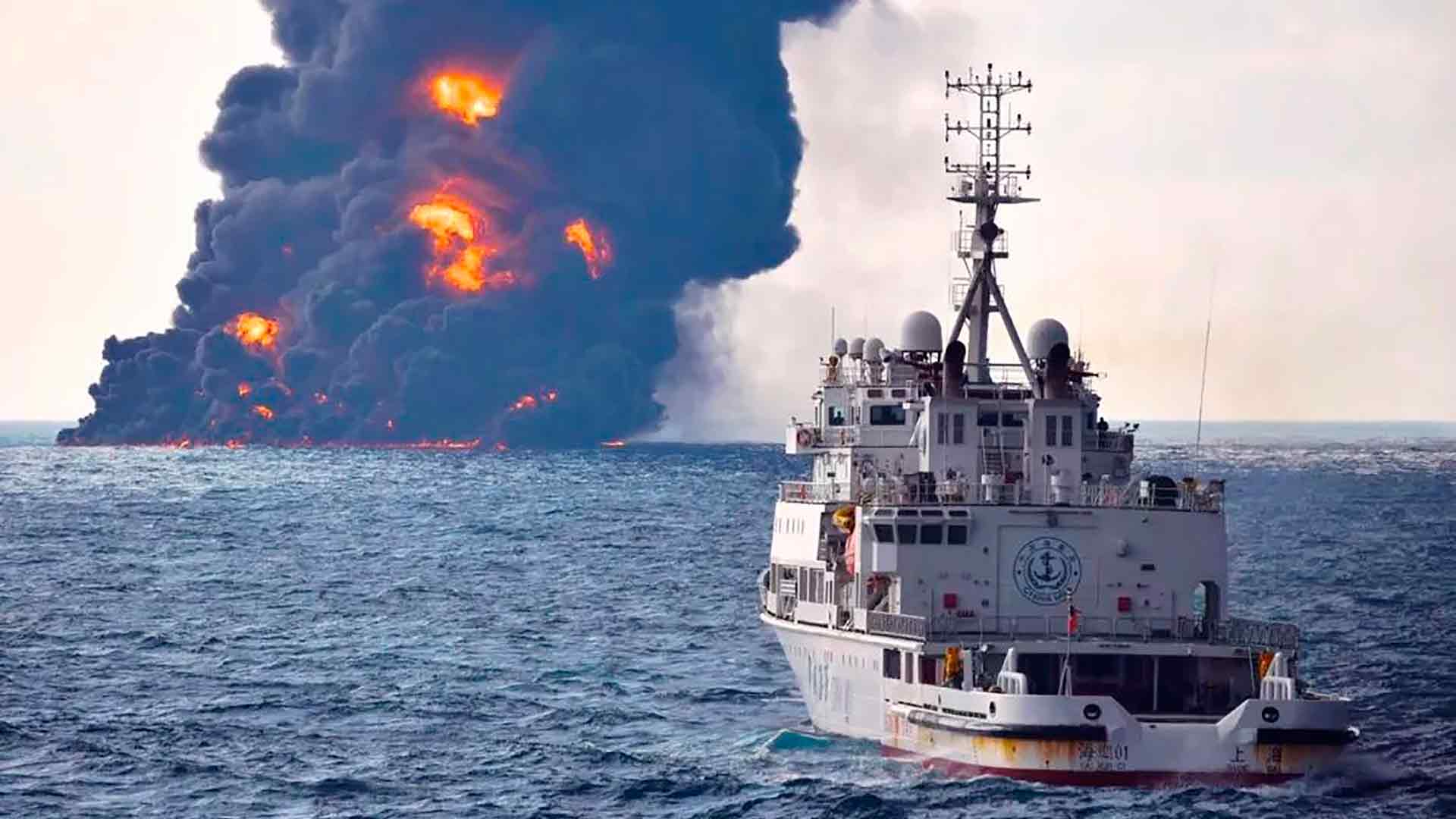 El petrolero iraní en llamas en el mar de China vuelve a explotar y se hunde definitivamente