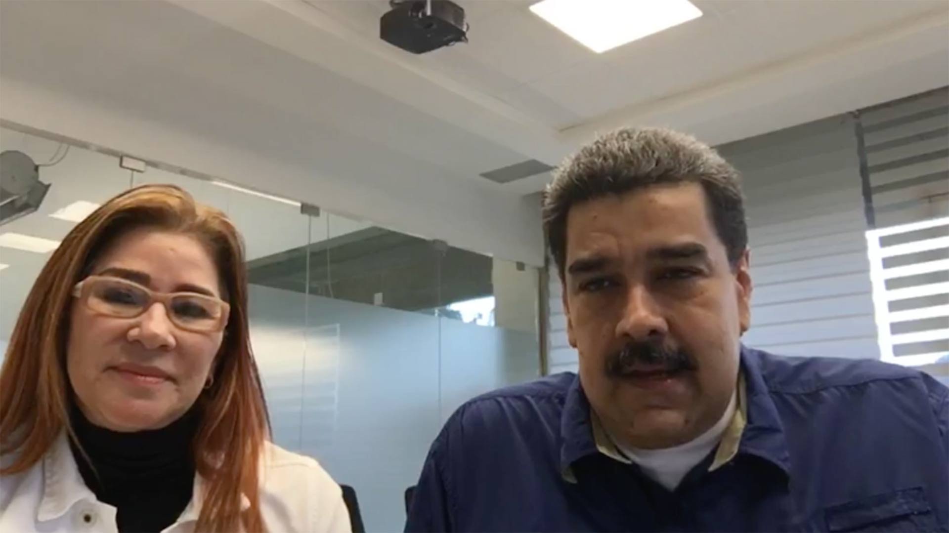 El primer Facebook Live de Maduro: insultos, reclamos y una mandarina