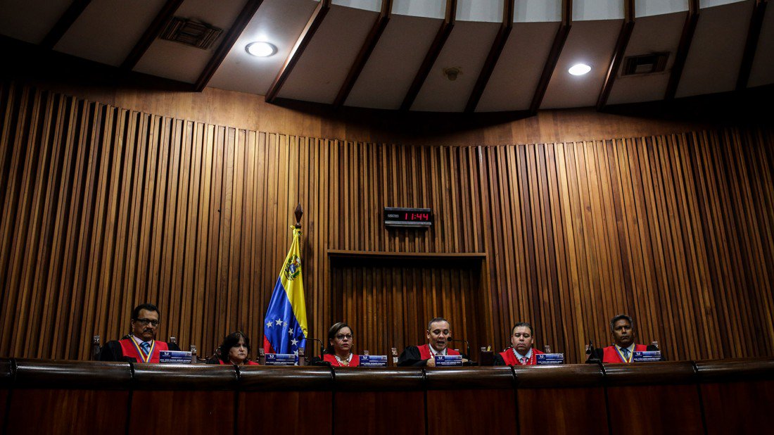 El Supremo venezolano ordena excluir a la coalición opositora de las presidenciales