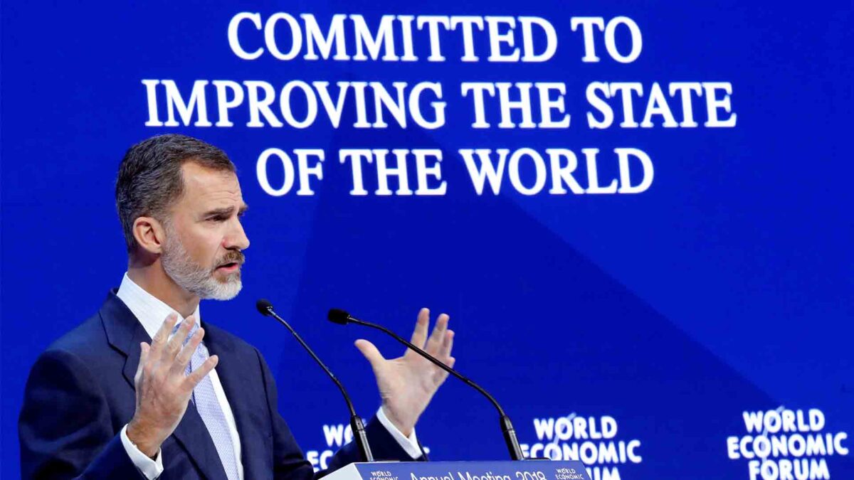 El Rey asegura en Davos que la lección con Cataluña es que «hay que preservar el imperio de la Ley»