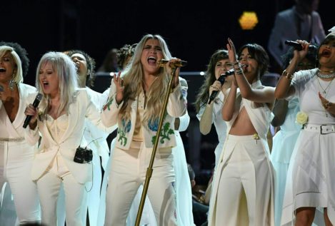 Kesha entona el 'Me Too' en una aplaudida actuación en los Grammy