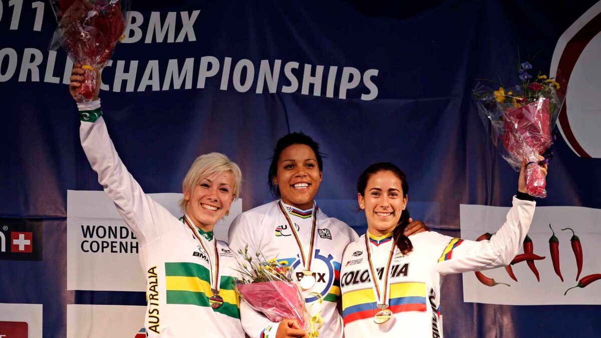 La campeona del mundo de ciclismo, Caroline Buchanan, herida grave por un accidente de tráfico