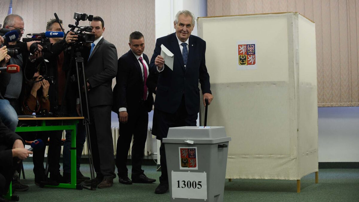 La República Checa celebra la primera vuelta de las elecciones presidenciales