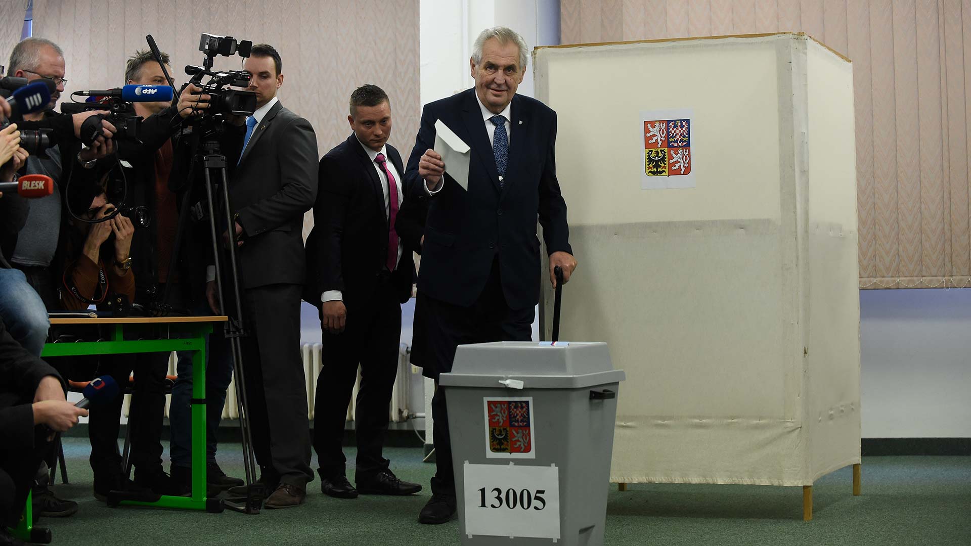 La República Checa celebra la primera vuelta de las elecciones presidenciales