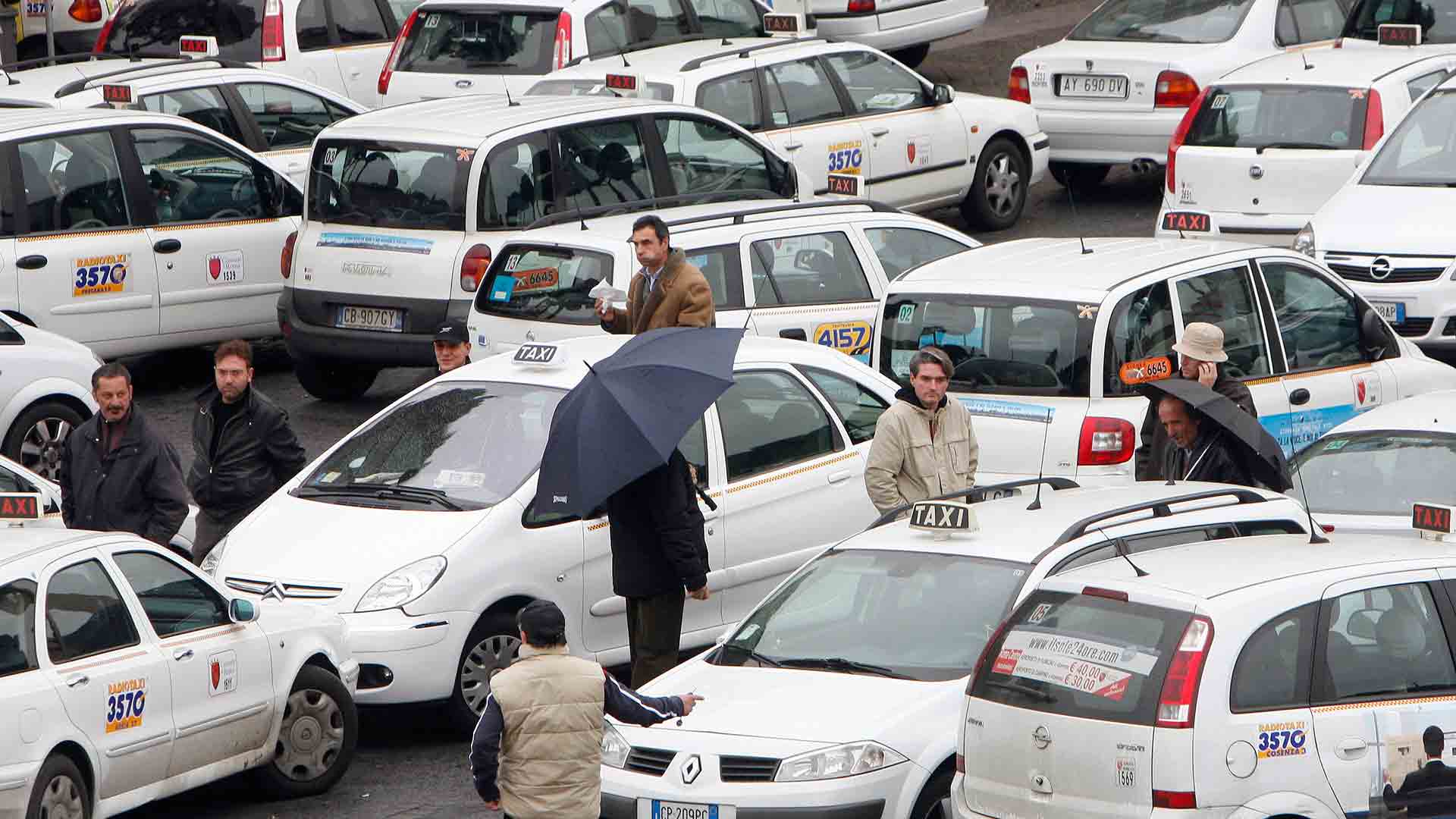 Los taxistas romanos reciben clases de “cortesía”