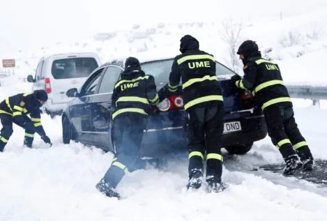 Podemos PSOE y Ciudadanos piden al Gobierno responsabilidades por el colapso de la AP6