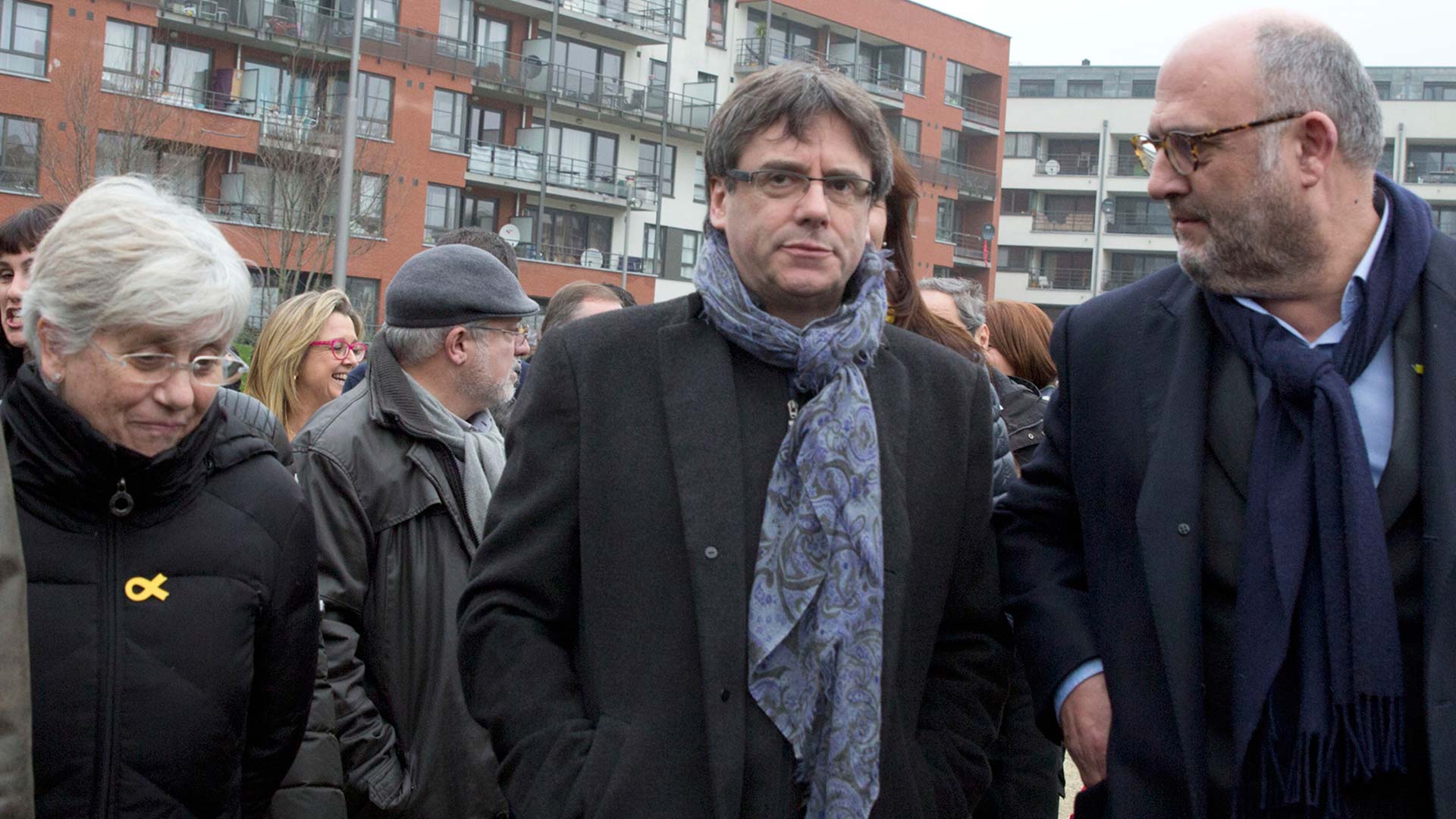 Puigdemont jura la Constitución y el Estatut «por imperativo legal»