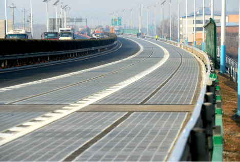 Roban a plena luz del día una carretera solar en China