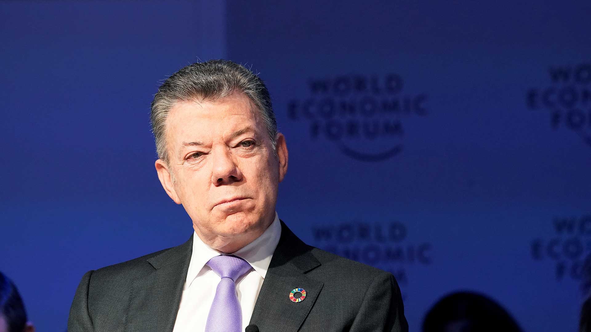 Santos suspende las negociaciones de paz con el ELN por los atentados contra policías