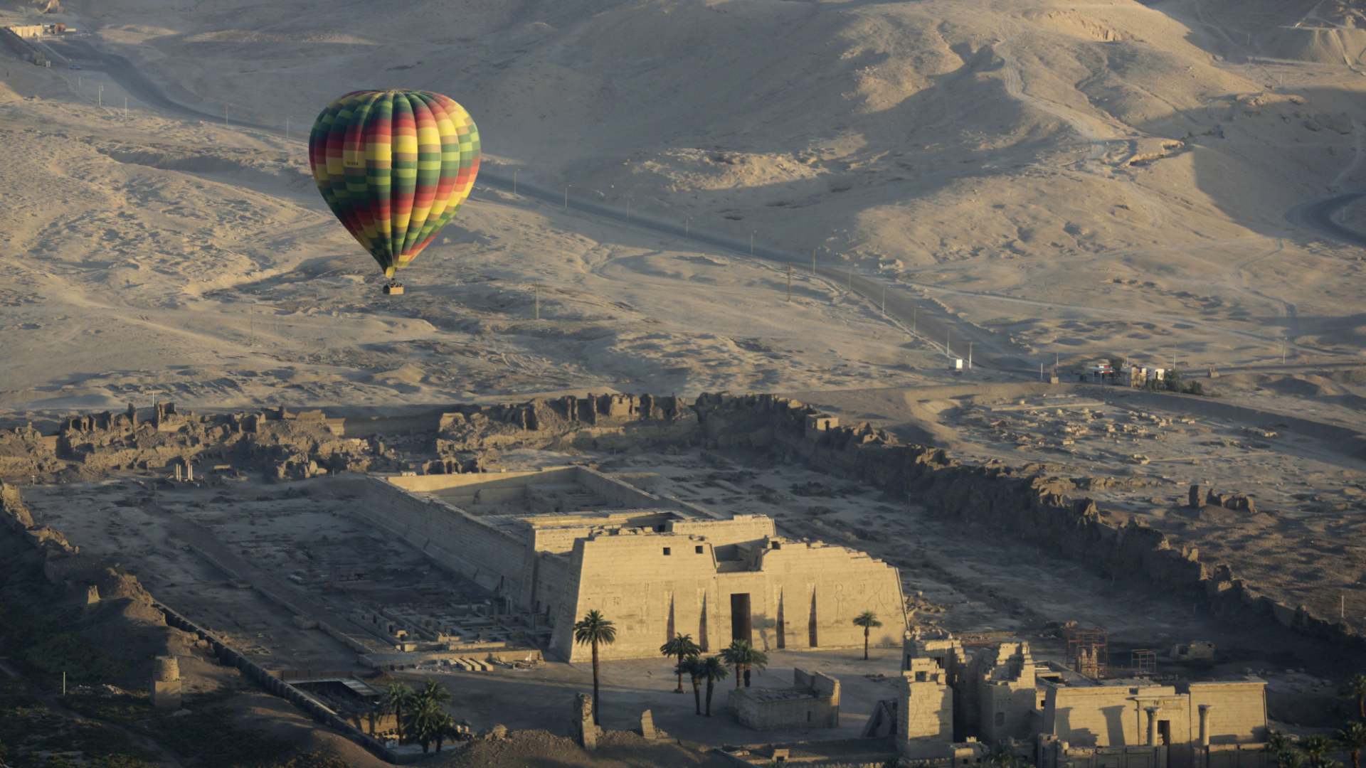 Al menos un muerto al estrellarse en Egipto un globo aerostático con varios turistas