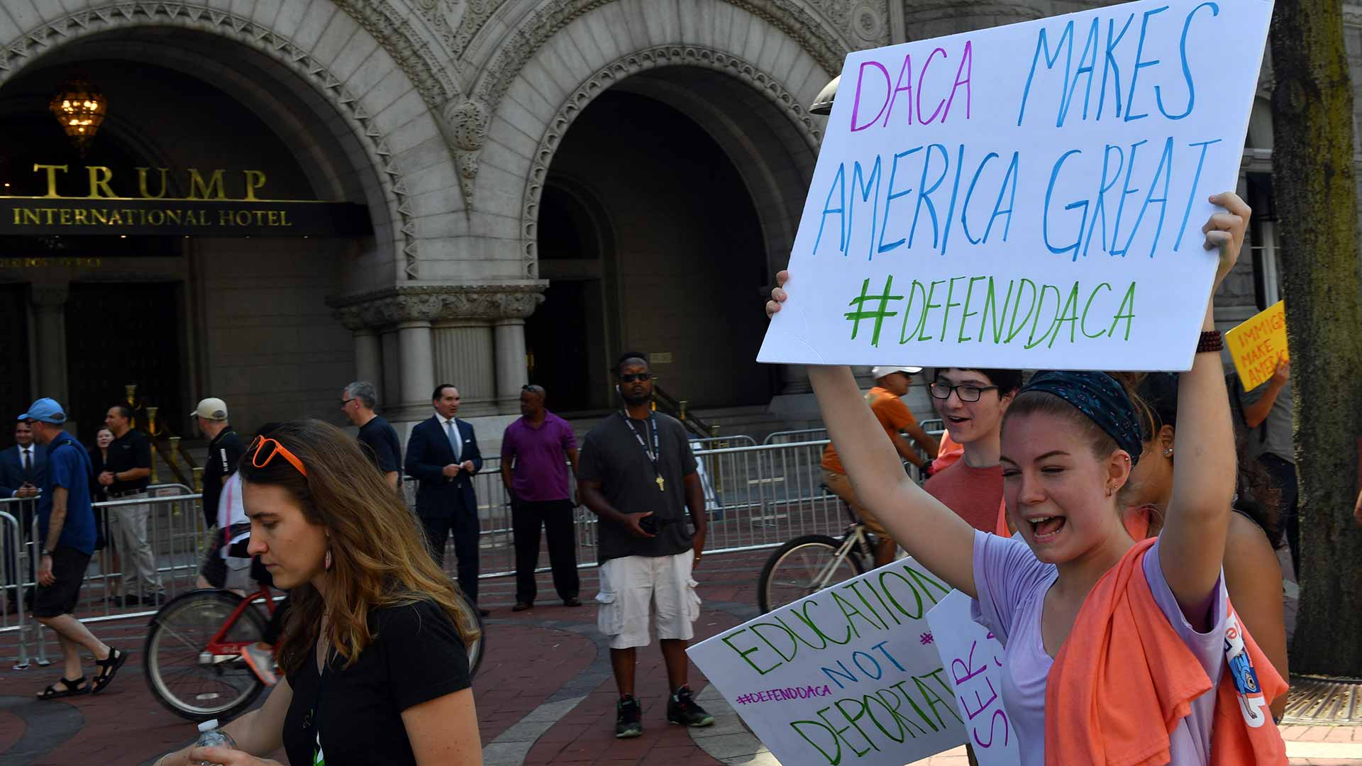 Un juez bloquea la decisión de Trump de acabar con el programa DACA que protege a los ‘dreamers’