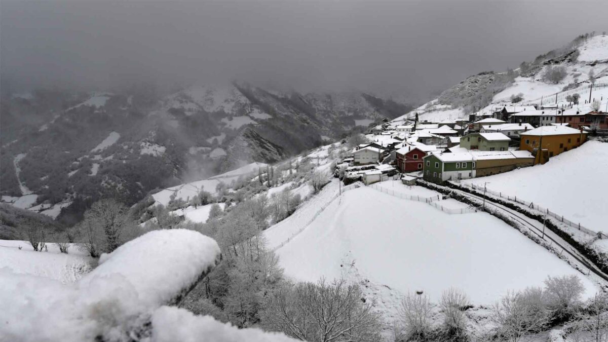 Alerta en 28 provincias por nieve, frío y fuerte oleaje