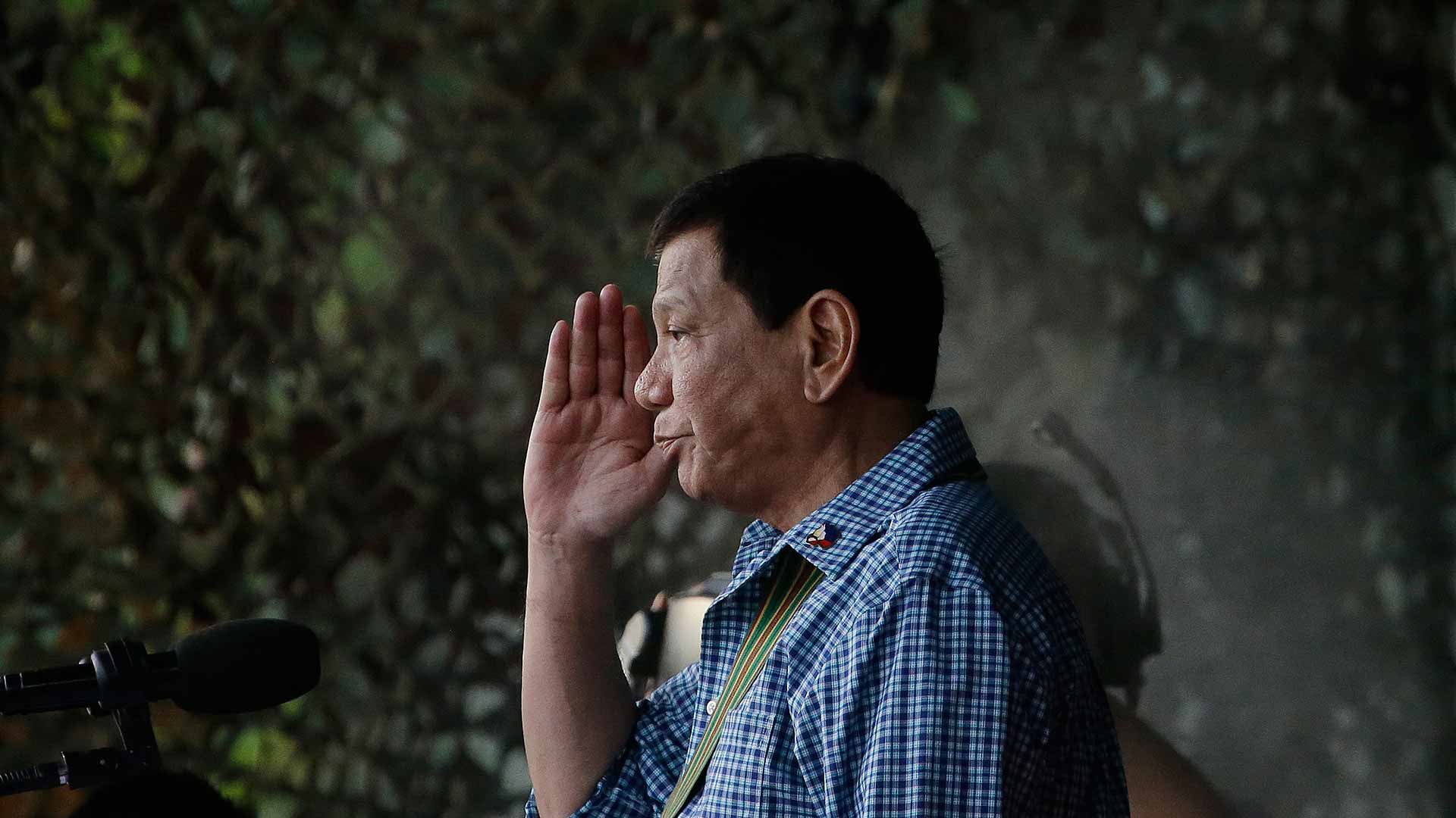 Duterte dice que hay que disparar 