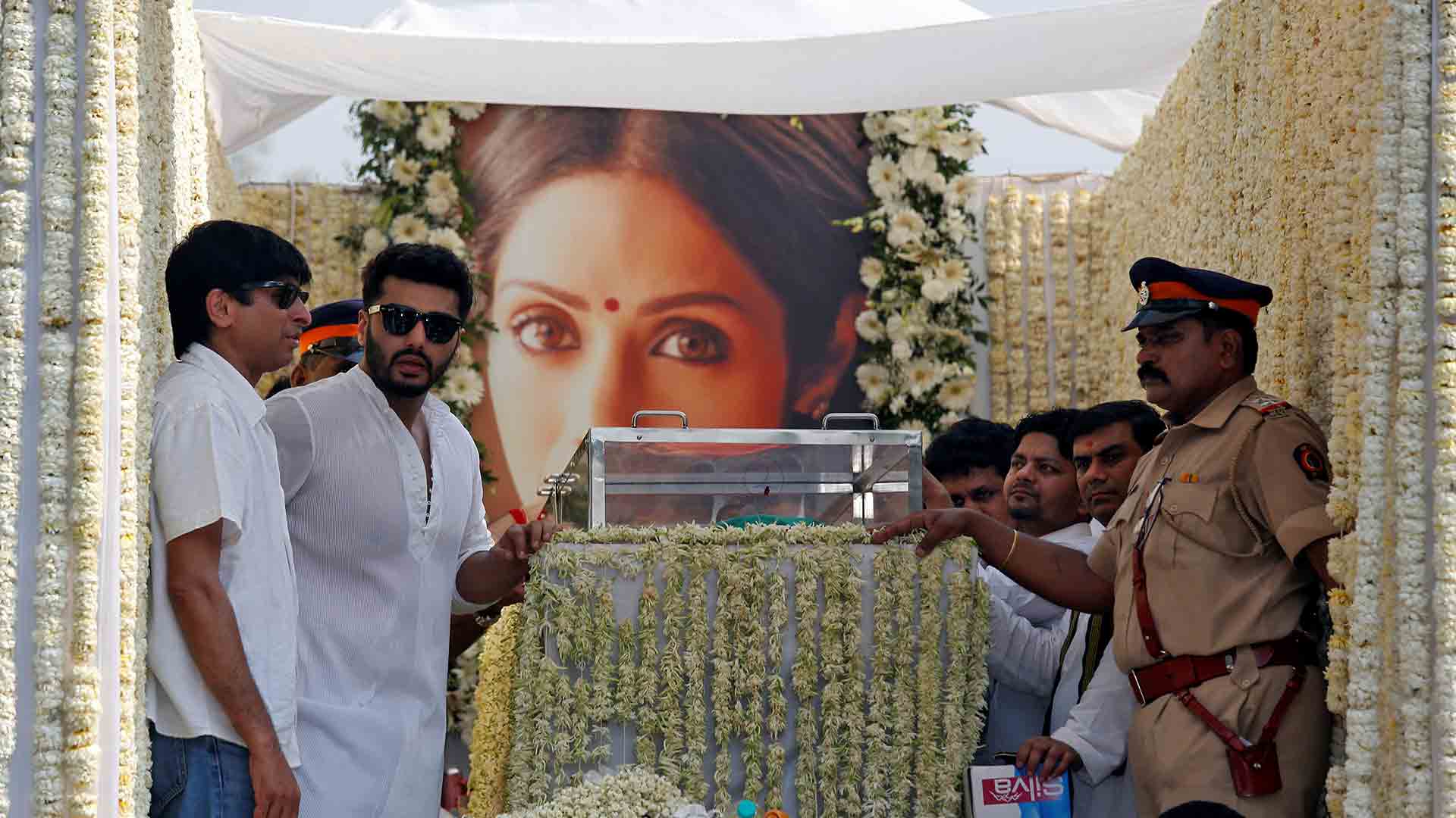 Multitudinario adiós a Sridevi, la primera diva de Bollywood
