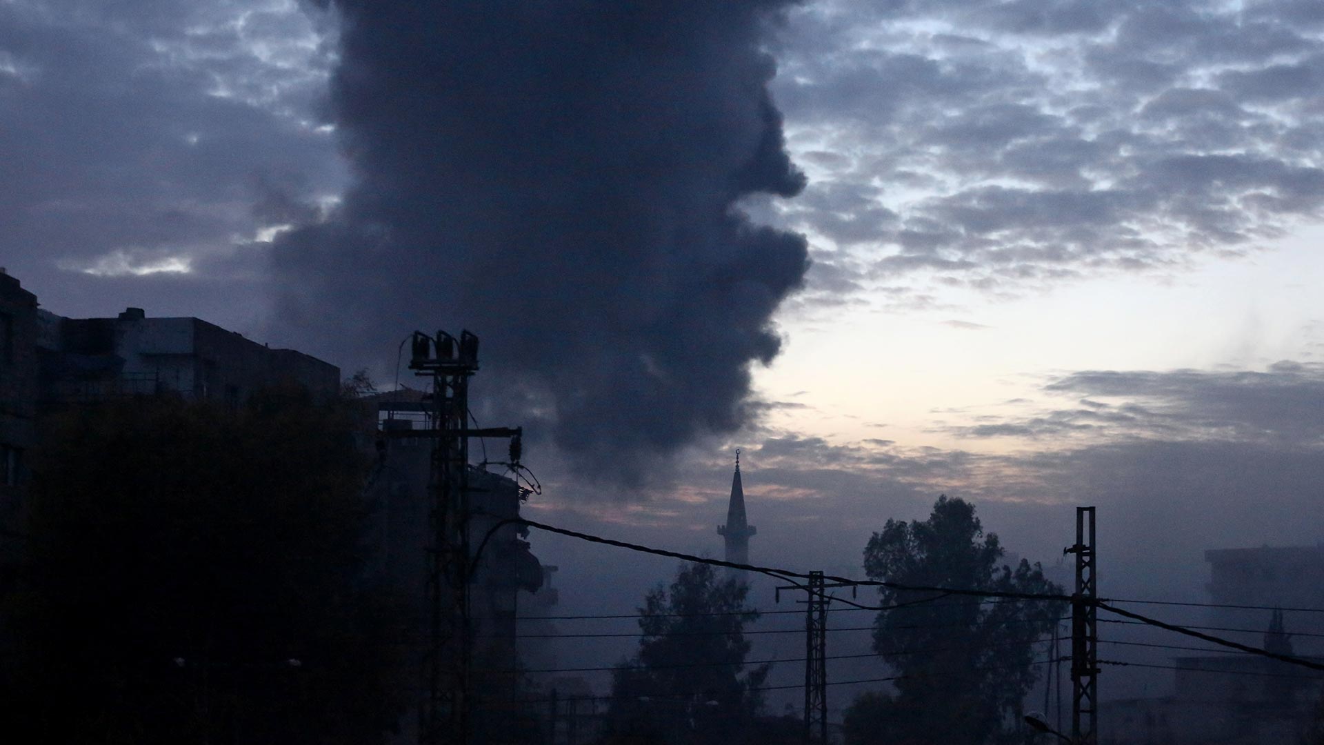 Al menos 80 civiles mueren en bombardeos en Siria contra un bastión rebelde
