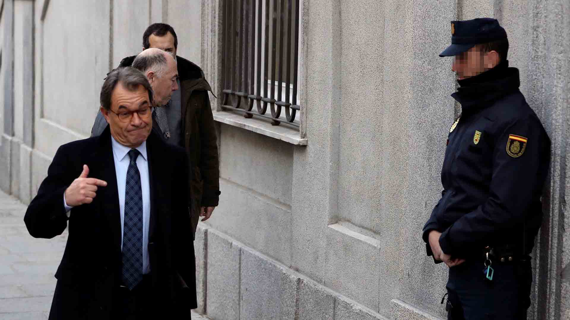 El juez Pablo Llarena deja en libertad sin fianza a Artur Mas