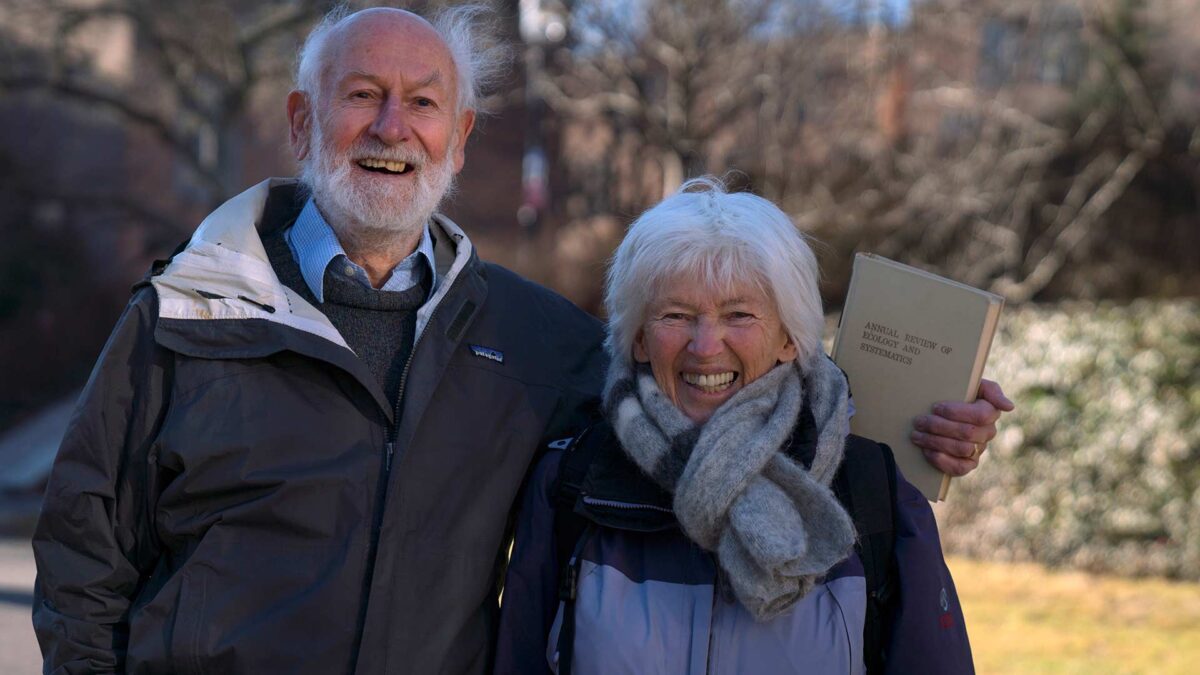 BBVA premia a los biólogos Rosemary y Peter Grant por su trabajo en defensa de las especies amenazas