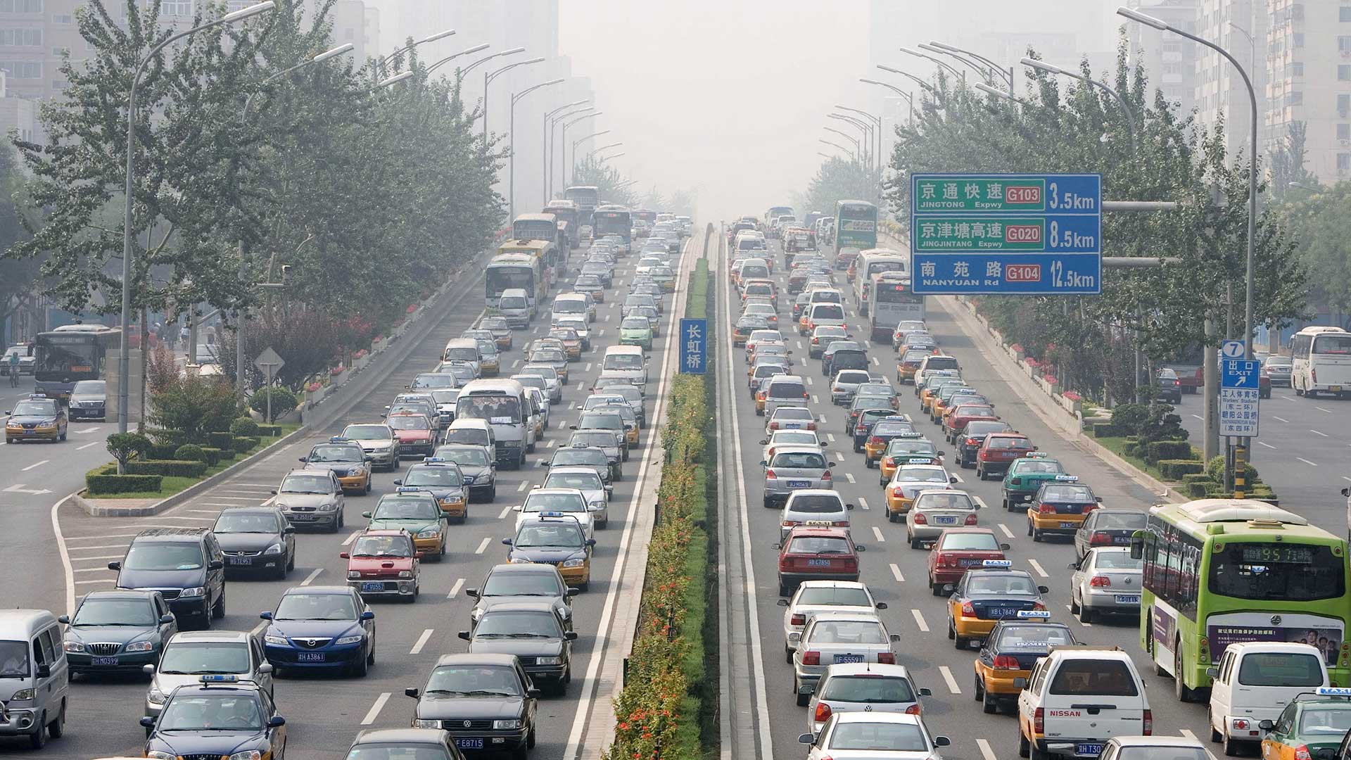 China tendrá una ‘superautopista’ solar con carga automática de coches
