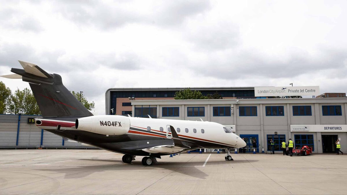 Cierran el aeropuerto de la City de Londres tras hallar una bomba de la II Guerra Mundial