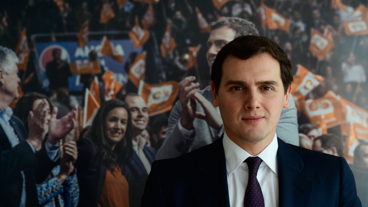 Ciudadanos adelanta al PP y se sitúa como primera fuerza política