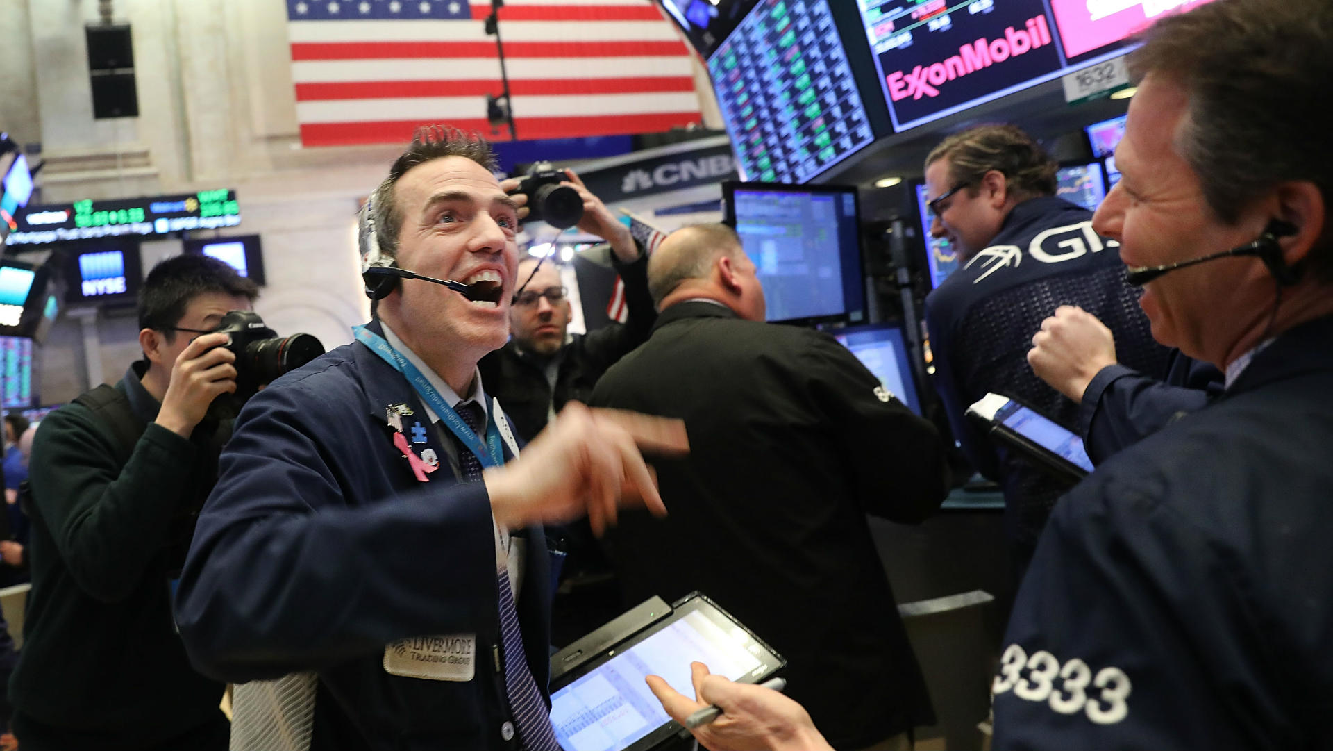 Después de sacudir las bolsas mundiales, Wall Street se recupera