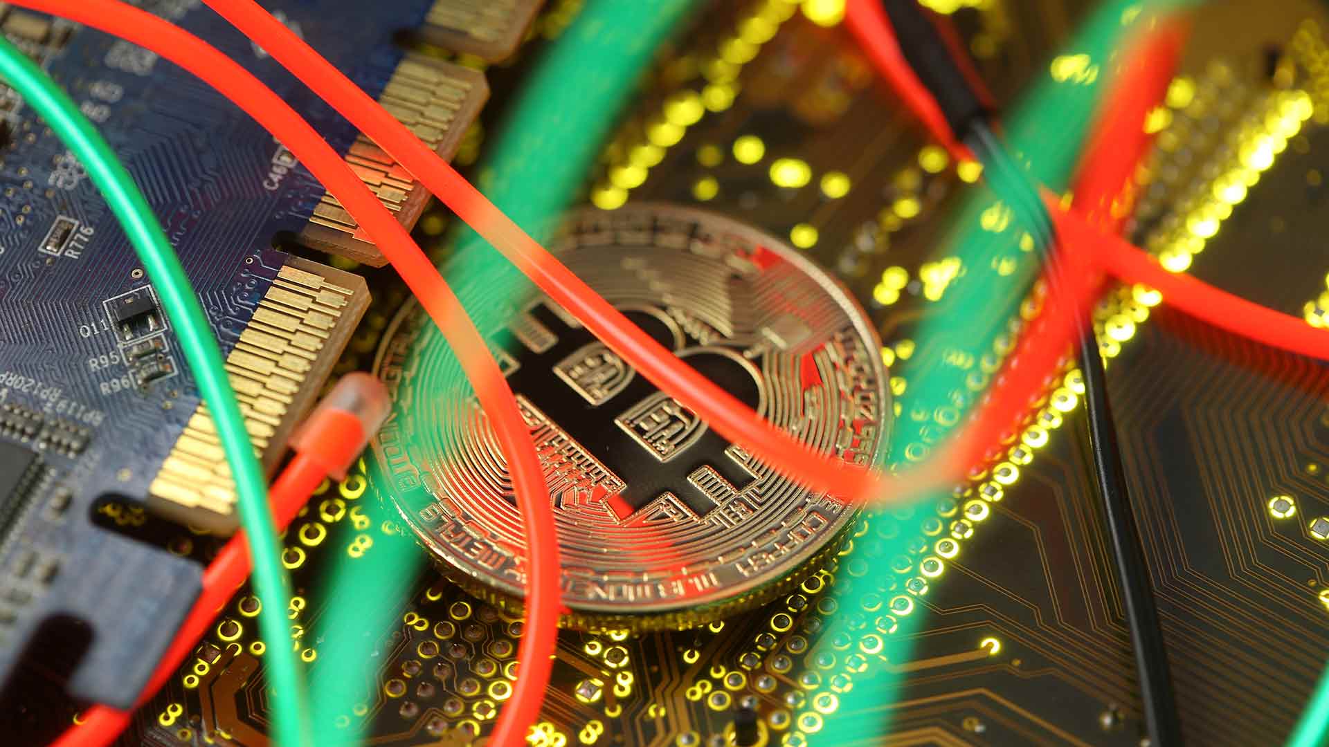 El bitcoin sigue en caída y se ubica por debajo de los 6.400 dólares