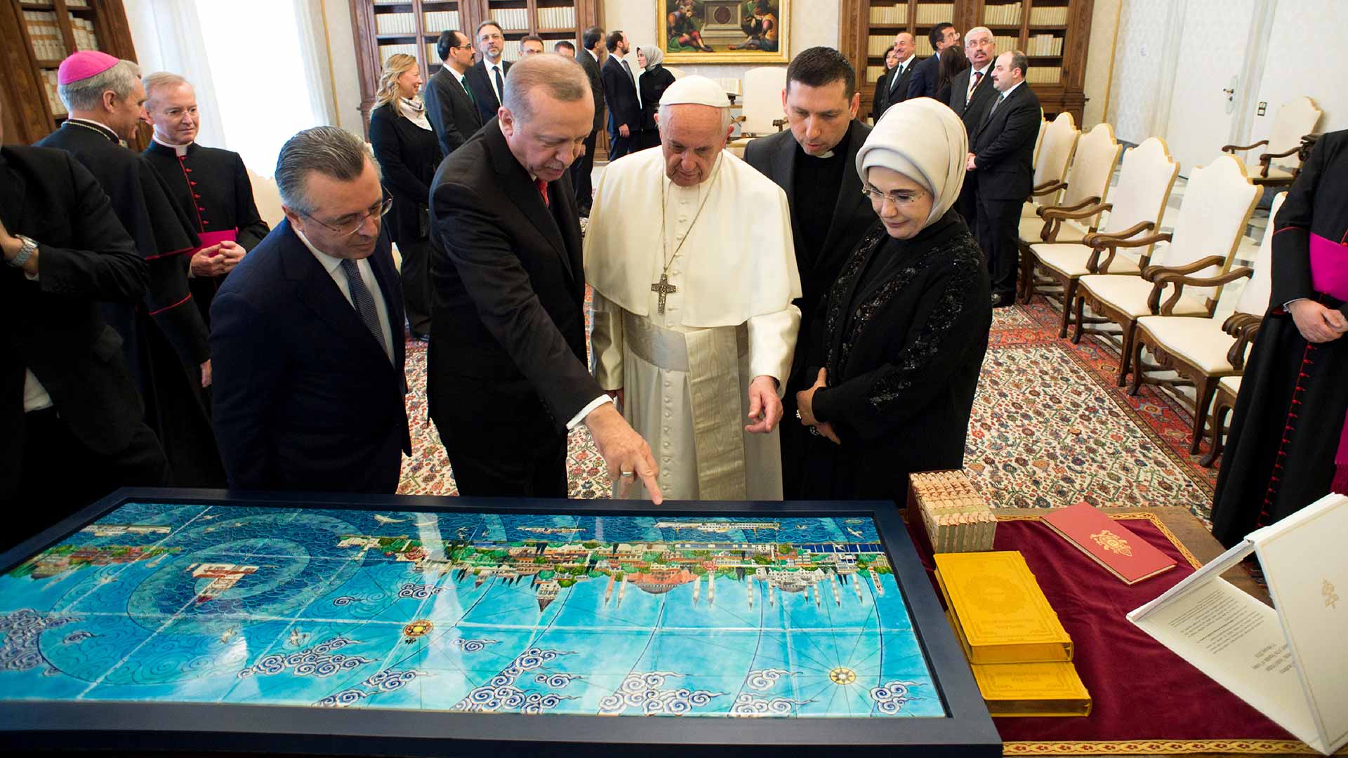 El papa recibe a Erdogan en la primera visita de un presidente turco al Vaticano en décadas