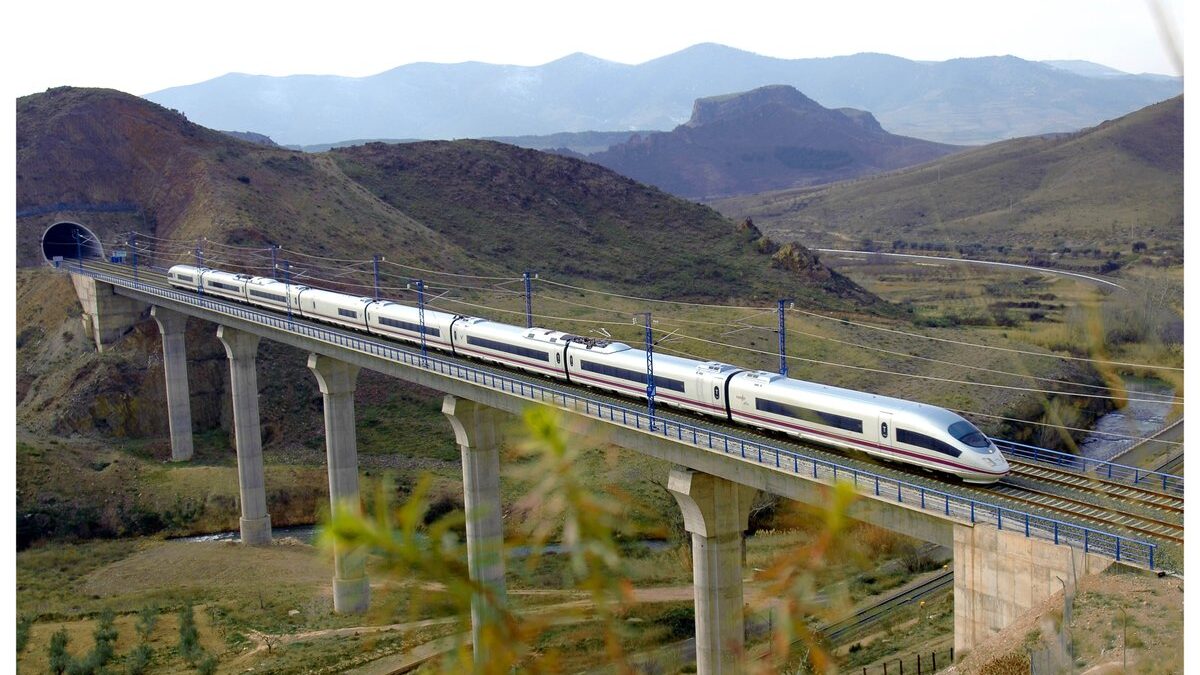 El sindicato de maquinistas convoca seis jornadas de huelga en Renfe en marzo