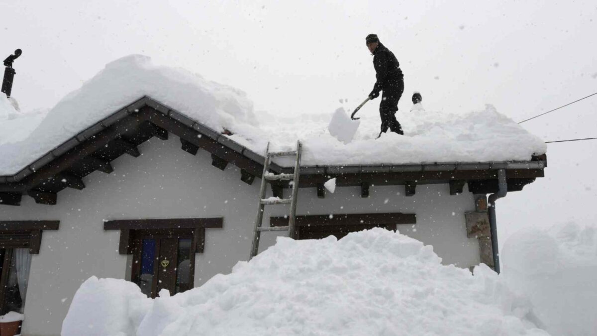 El temporal mantiene 15 comunidades en alerta por nevadas y frío extremo