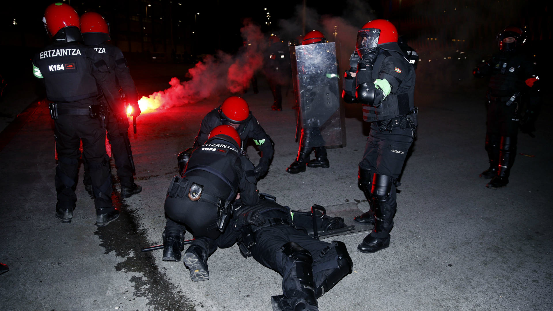 Fallece un ertzaina en los enfrentamientos entre ultras del Athletic y del Spartak de Moscú